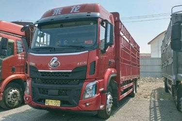 二手东风柳汽 乘龙H5 220马力 4X2 6.8米仓栅式载货车(国六) 单桥 玉柴二手载货车 黄牌图片