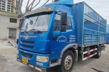 二手青岛解放 龙V中卡 180马力 4X2 5.75米仓栅式载货车(国五) 单桥 一汽解放二手载货车 黄牌图片