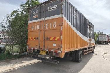 二手庆铃 五十铃700P 190马力 6.672米单排厢式载货车(国五) 单桥 庆铃五十铃二手载货车 黄牌