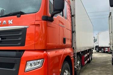 二手中国重汽 汕德卡SITRAK G7重卡 510马力 8X4 9.6米厢式货车(国六) 前四后八 曼二手载货车 黄牌图片
