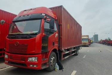 二手一汽解放 J6L中卡 标载型 220马力 7.7米厢式载货车(国五) 前四后四 锡柴二手载货车 黄牌图片
