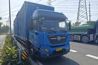 二手东风商用车 天锦KR中卡 220马力 4X2 9.8米厢式载货车(高顶)(国五) 单桥 东风康明斯二手载货车 黄牌图片