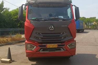 二手中国重汽 豪瀚J7G重卡 430马力 6X4 CNG牵引车(国五) 8X2 潍柴二手牵引车 黄牌图片