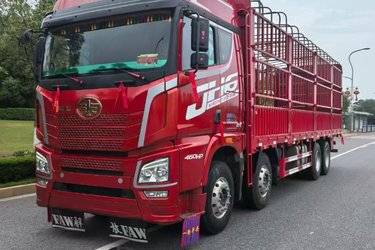 二手青岛解放 JH6重卡 领航版2.0 460马力 8X4 8.2米仓栅式载货车(一汽12挡)(国五) 前四后八 锡柴二手载货车 黄牌图片