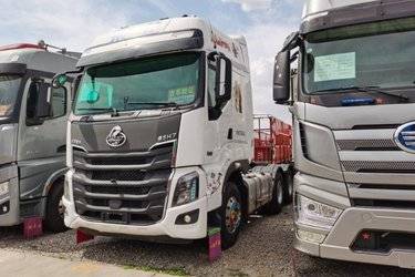 二手东风柳汽 乘龙H7重卡 3.0版 600马力 6X4 AMT自动挡牵引车(国六) 双驱 康明斯二手牵引车 黄牌
