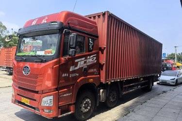 二手青岛解放 JH6重卡 240马力 6X2 9.5米厢式载货车(国五) 前四后四 大柴二手载货车 黄牌