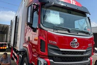 二手东风柳汽 乘龙H5 290马力 4X2 6.8米厢式载货车(400后桥)(国六) 单桥 玉柴二手载货车 黄牌