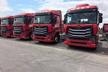 二手中国重汽 HOWO Max重卡 480马力 6X4牵引车(国六) 双驱 曼二手牵引车 黄牌