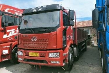 二手一汽解放 J6L中卡 240马力 6X2 7.7米栏板载货车(国五) 前四后四 锡柴二手载货车 黄牌图片