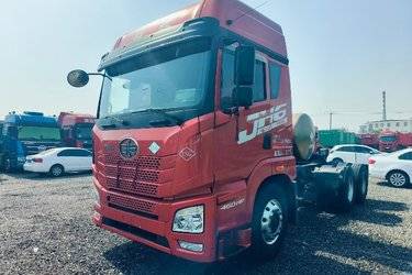 二手青岛解放 JH6重卡 460马力 6X4 LNG牵引车(国六) 双驱 潍柴二手牵引车 黄牌