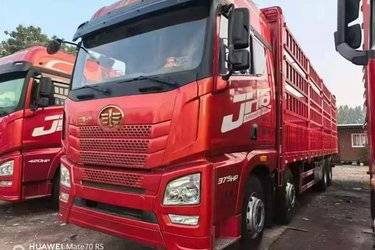 二手青岛解放 JH6重卡 375马力 8X4 9.5米仓栅式载货车(国五) 前四后八 潍柴二手载货车 黄牌图片