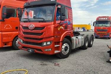 二手青岛解放 悍V重卡 460马力 6X4牵引车(国五) 双驱 潍柴二手牵引车 黄牌