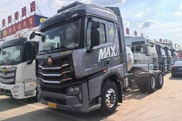 二手中国重汽 HOWO Max重卡 530马力 6X4 LNG自动档牵引车(国六) 双驱 潍柴二手牵引车 黄牌