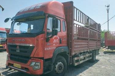 二手中国重汽HOWO G5X中卡 250马力 6.75米排半仓栅式载货车(国六) 单桥 曼二手载货车 黄牌图片