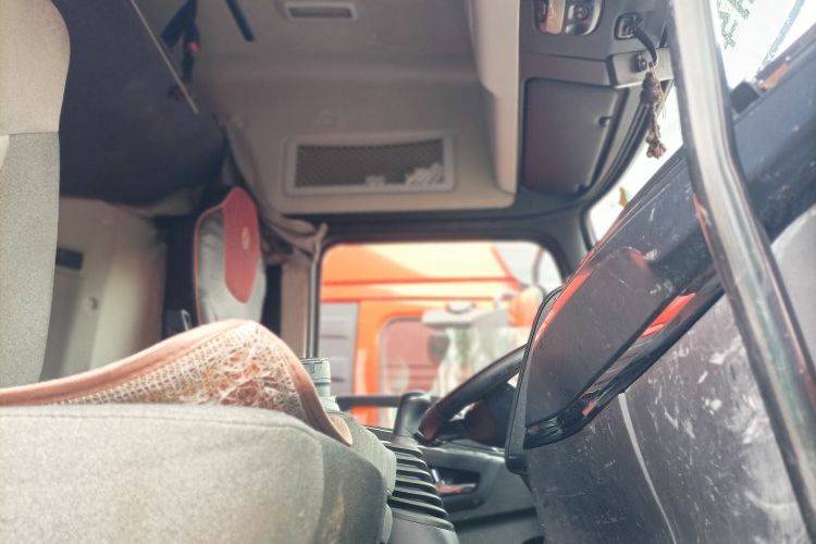 二手东风商用车 260马力 载货车