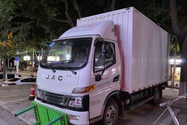 二手江淮 骏铃K330 120马力 4.15米单排厢式轻卡(国五) 单桥 江淮锐捷特二手载货车 蓝牌图片