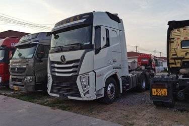 二手大运 V9重卡 550马力 6X4 AMT自动挡牵引车(液缓)(国五) 双驱 康明斯二手牵引车 黄牌图片