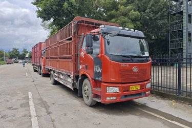 二手一汽解放 J6L中卡 2018款 质惠版 220马力 4X2 6.75米栏板载货车(国五) 单桥 一汽解放二手载货车 黄牌图片