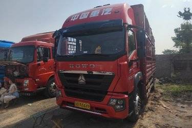 二手中国重汽HOWO G5X中卡 250马力 6.75米排半仓栅式载货车(国六) 单桥 曼二手载货车 黄牌图片