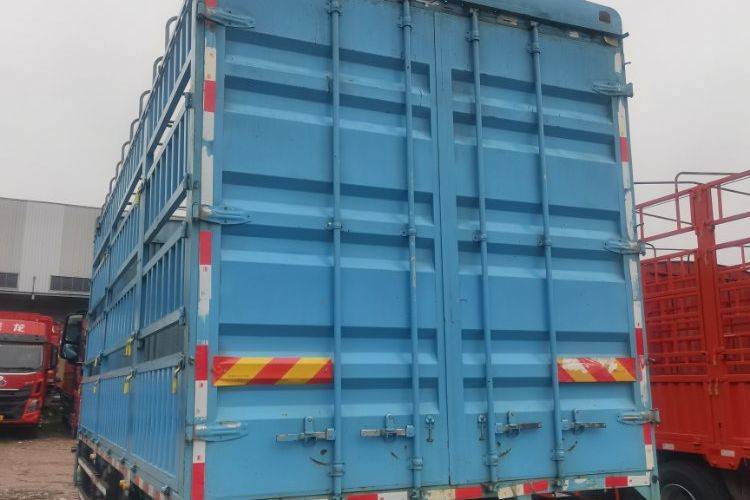 东风柳汽乘龙 290马力 载货车