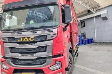 二手江淮 格尔发A5XⅢ 290马力 4X2 6.8米AMT自动档仓栅式载货车(国六) 单桥 玉柴二手载货车 黄牌