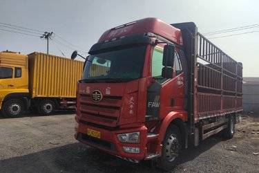 二手一汽解放 J6L中卡 精英版 240马力 4X2 6.75米仓栅式载货车(国五) 单桥 锡柴二手载货车 黄牌图片