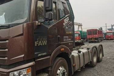 二手一汽解放 J6P重卡 550马力 6X4牵引车(国五) 双驱 大柴二手牵引车 黄牌图片