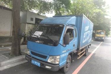 二手江铃 凯运 102马力 2.1米双排厢式轻卡(国四) 单桥 江铃二手载货车 蓝牌图片