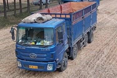 二手三环十通 昊龙中卡 220马力 8X2 6.8米自卸车(国五) 8X2 玉柴二手自卸车 黄牌图片