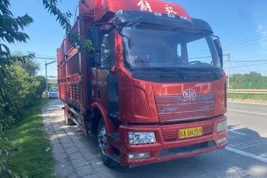二手一汽解放 J6L中卡 2019款 180马力 6.75米仓栅式载货车(国五) 单桥 大柴二手载货车 黄牌图片