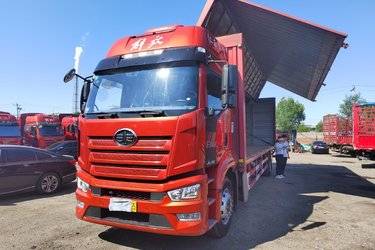 二手一汽解放 J6L 精英版 300马力 4X2 9.75米厢式载货车(国六) 单桥 锡柴二手载货车 黄牌图片