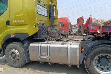二手东风柳汽 乘龙H7重卡 520马力 6X4 牵引车(液缓)(国六) 双驱 东风康明斯二手牵引车 黄牌图片