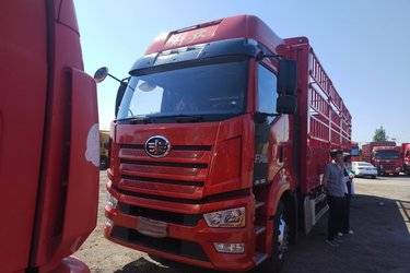 二手一汽解放 J6L 精英版 300马力 4X2 6.75米仓栅式载货车(国六) 单桥 锡柴二手载货车 黄牌图片