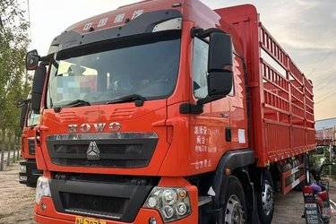 二手中国重汽 HOWO TX5重卡 高配版 280马力 6X2 7.8米仓栅式载货车(国五) 前四后四 曼二手载货车 黄牌图片