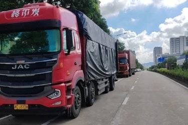 二手江淮 格尔发A5WⅢ重卡 350马力 6X2 9.7米仓栅式载货车(国六) 前四后六 玉柴二手载货车 黄牌图片