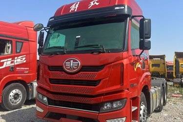 二手青岛解放 悍VH 460马力 6X4 牵引车(国六) 双驱 潍柴二手牵引车 黄牌图片