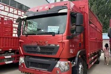二手中国重汽 HOWO TX重卡 240马力 4X2 6.75米仓栅式载货车(国五) 单桥 曼二手载货车 黄牌图片