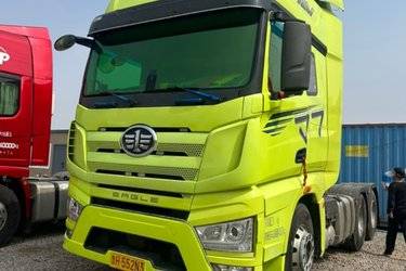 二手一汽解放 J7重卡 550马力 6X4牵引车(国五) 双驱 锡柴二手牵引车 黄牌图片