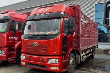 二手一汽解放 J6L中卡 领航版 绿通款 240马力 4X2 6.75米仓栅式载货车(国五) 单桥 大柴二手载货车 黄牌图片