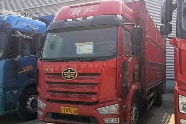 二手一汽解放 J6L中卡 尊享版 绿通 260马力 4X2 6.75米仓栅式载货车(国六) 单桥 大柴二手载货车 黄牌图片
