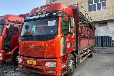 二手一汽解放 J6L中卡 领航版 绿通款 240马力 4X2 6.75米仓栅式载货车(国五) 单桥 大柴二手载货车 黄牌图片