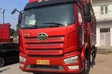 二手一汽解放 J6L中卡 尊享版 260马力 4X2 6.75米仓栅式载货车(国六) 单桥 大柴二手载货车 黄牌图片