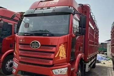 二手一汽解放 J6L中卡 尊享版 260马力 4X2 6.75米仓栅式载货车(国六) 单桥 大柴二手载货车 黄牌图片