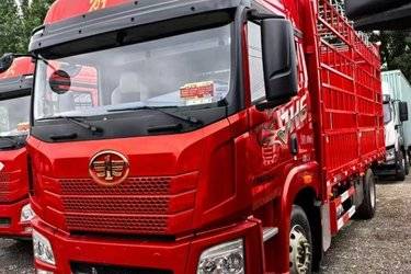 二手青岛解放 JH6 320马力 4X2 6.7米仓栅式载货车(国六) 单桥 锡柴二手载货车 黄牌