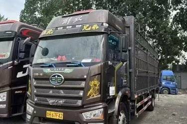 二手一汽解放 J6L中卡 尊享版 260马力 4X2 6.75米仓栅式载货车(国六) 单桥 大柴二手载货车 黄牌图片