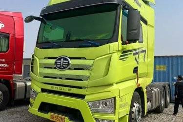 二手一汽解放 J7重卡 550马力 6X4牵引车(国五) 双驱 锡柴二手牵引车 黄牌图片