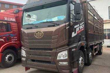 二手青岛解放 JH6重卡 领航版2.0 320马力 6X2 7.7米仓栅式载货车(国六) 前四后四 锡柴二手载货车 黄牌图片