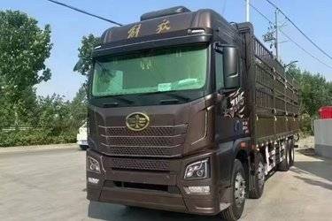 二手青岛解放 JH6重卡 智尊版2.0 560马力 8X4 9.4米仓栅式载货车(一汽解放12档)(国六) 前四后八 锡柴二手载货车 黄牌图片