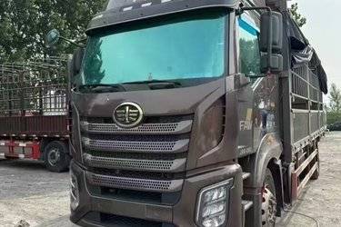 二手一汽解放 J6G 领航版 280马力 4X2 6.75米仓栅式载货车(国六) 单桥 锡柴二手载货车 黄牌图片