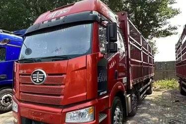 二手一汽解放 新J6P重卡 质惠版 460马力 8X4 9.28米仓栅式载货车(速比3.727)(国五) 前四后八 锡柴二手载货车 黄牌图片